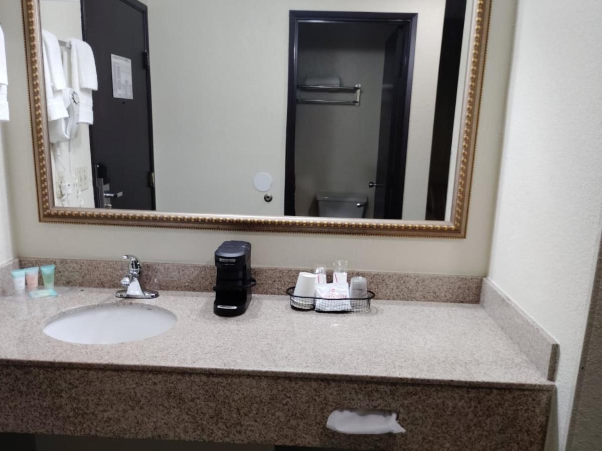 Knights Inn Centralia — photo 23