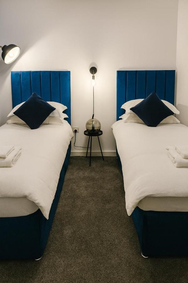 Luxury flat with FREE parking & easy tube access! - 2