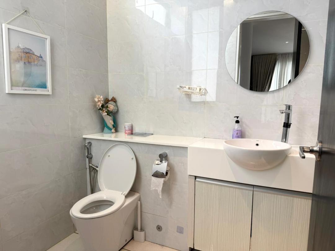 Red Sunset Studio Sky 88 JB Town Disney Hotstar - 3