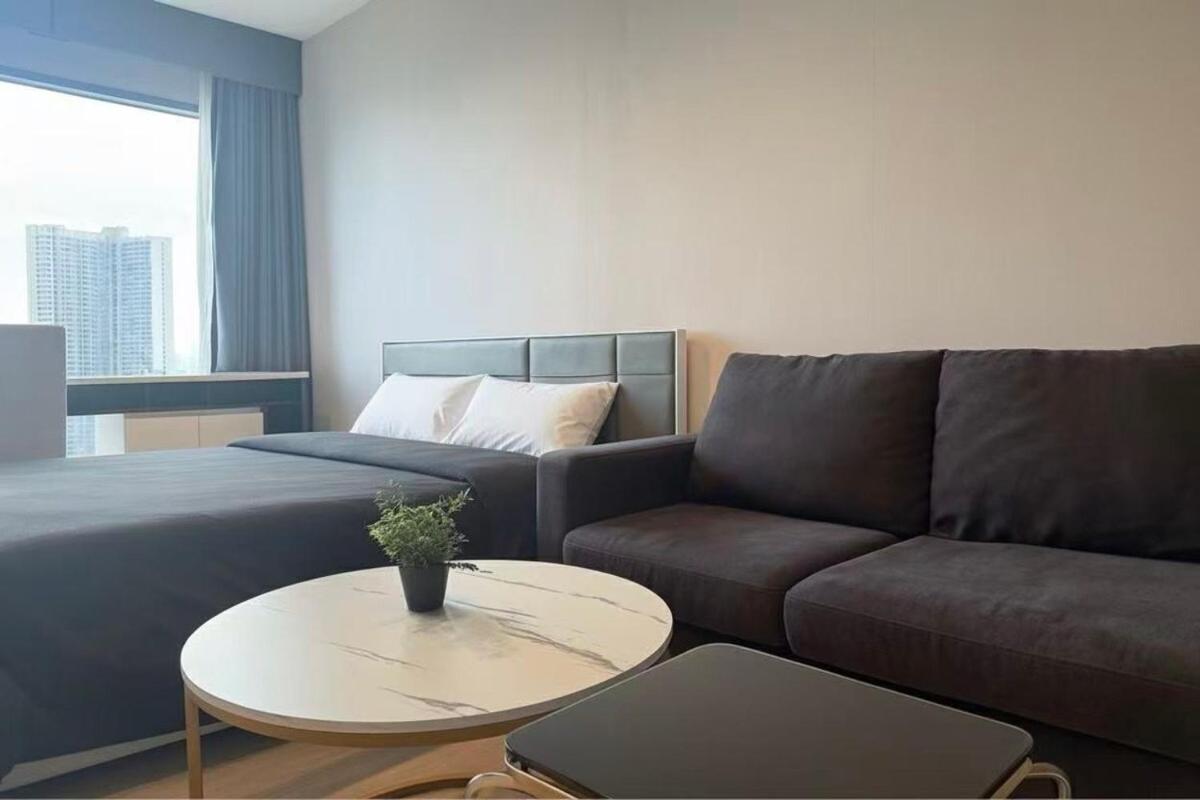 Thonglor Next to BTS Modern Condo - Fitness gym with full view - 2