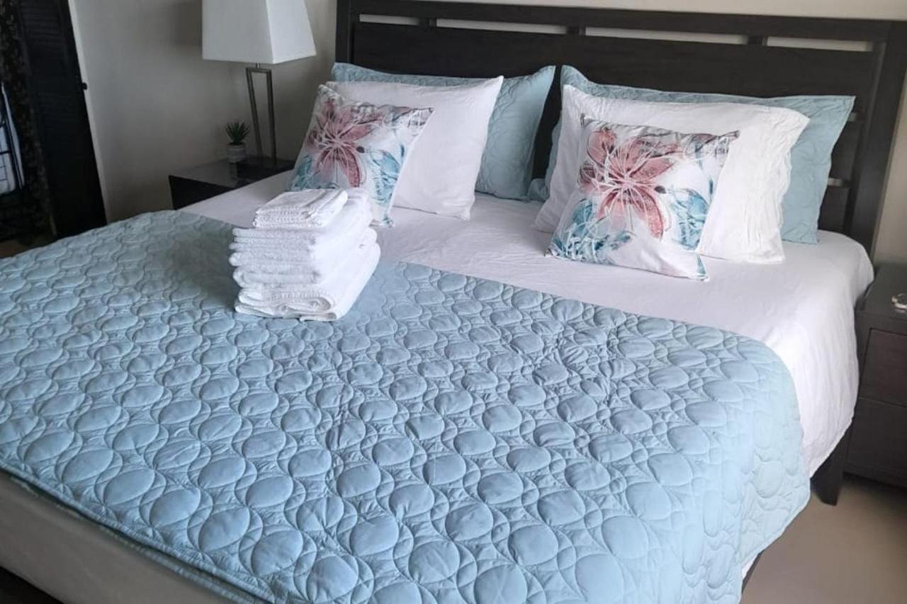 Seaview Paradise - Sleeps 3 - Pool - Parking - 2