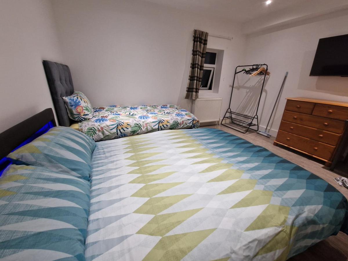 Newly Renovated Room, 1 Double & 1 Single Bed, Private Ensuite, Peckham Rye Zone 2 - 5