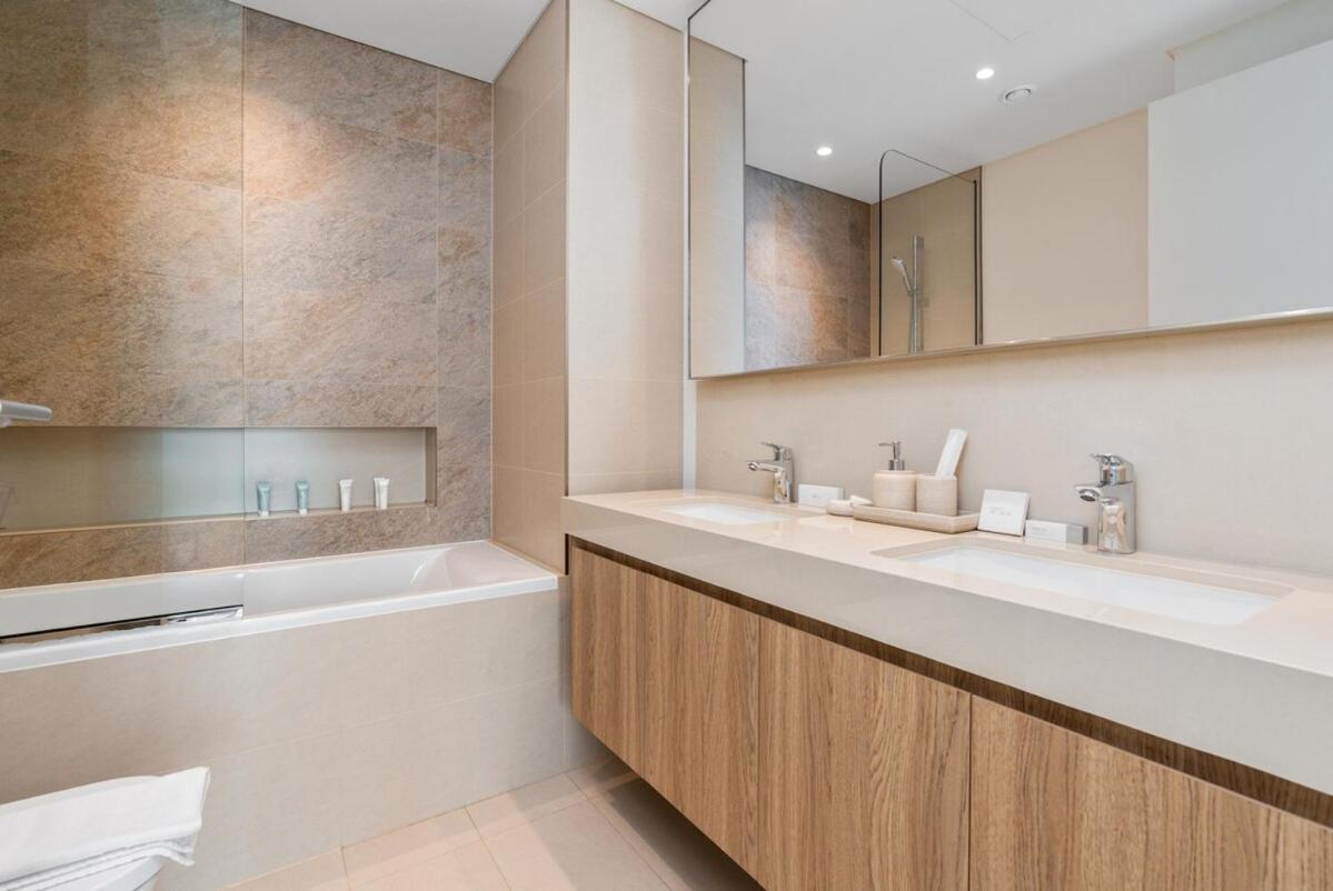 King 2 Bedroom With Burj Khalifa View & Dubai Mall Access - 3