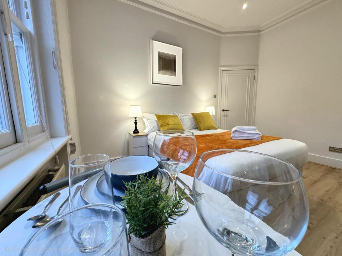 Elegant 2BD Apartment, Steps from Oxford Street