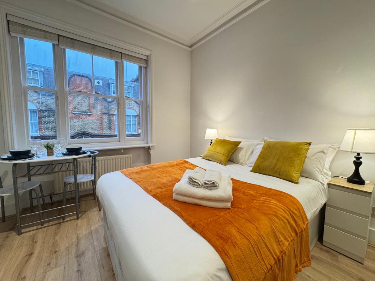 Elegant 2BD Apartment, Steps from Oxford Street - 2