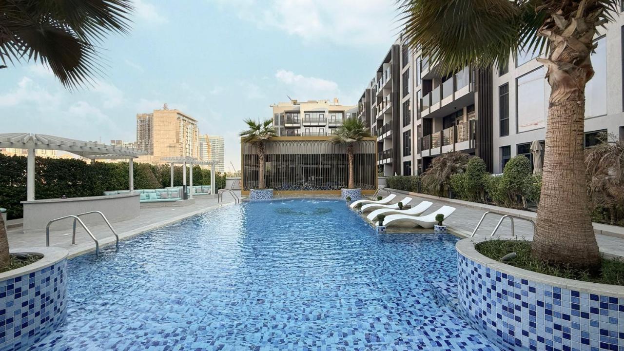 Upscale 2BR with Private Terrace & Pool View