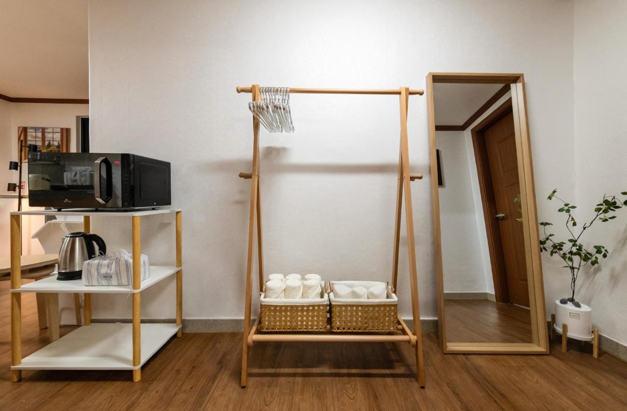 Open Deal! Line 2 and 7 Station Area, Seongsu, Seoul Forest, Han River, Airport Bus 2min - 5