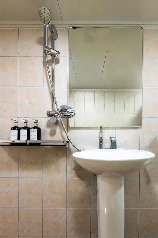 Open Deal! Line 2 and 7 Station Area, Seongsu, Seoul Forest, Han River, Airport Bus 2min - 3