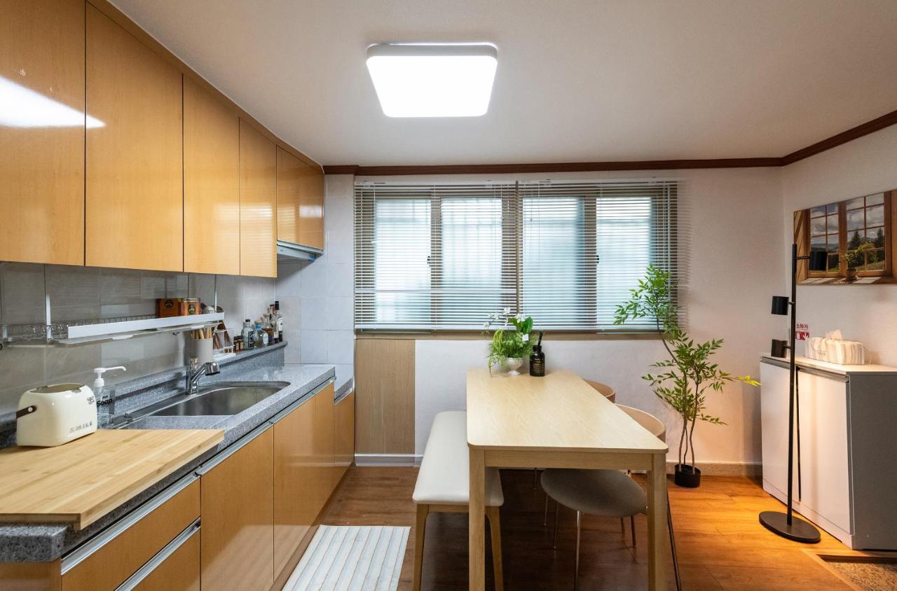 Open Deal! Line 2 and 7 Station Area, Seongsu, Seoul Forest, Han River, Airport Bus 2min - 4