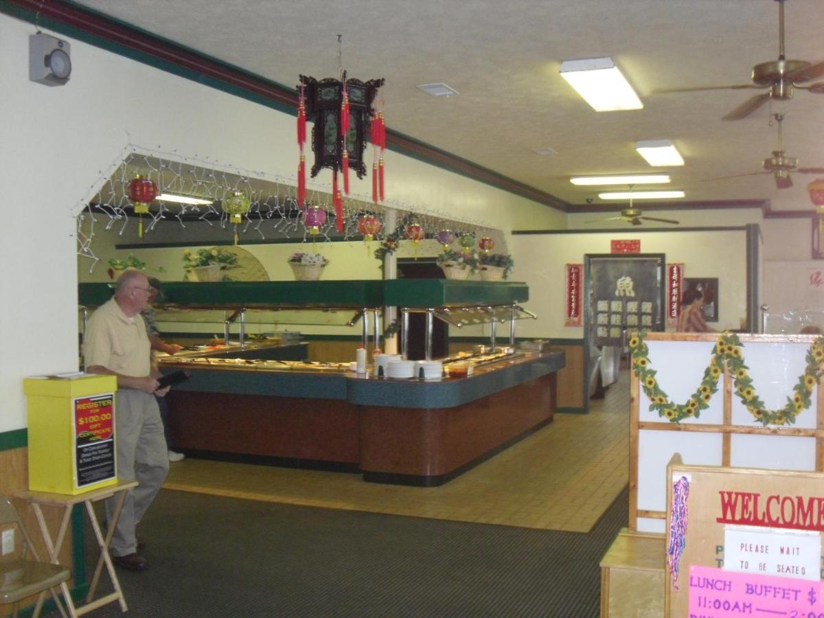 Holiday Terrace Motel — photo 15