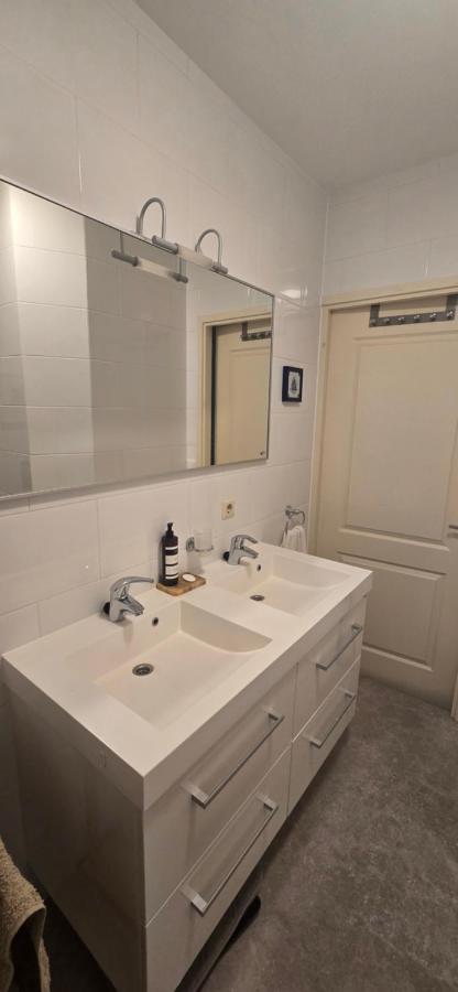 Spacious Room with private king bathroom - 2