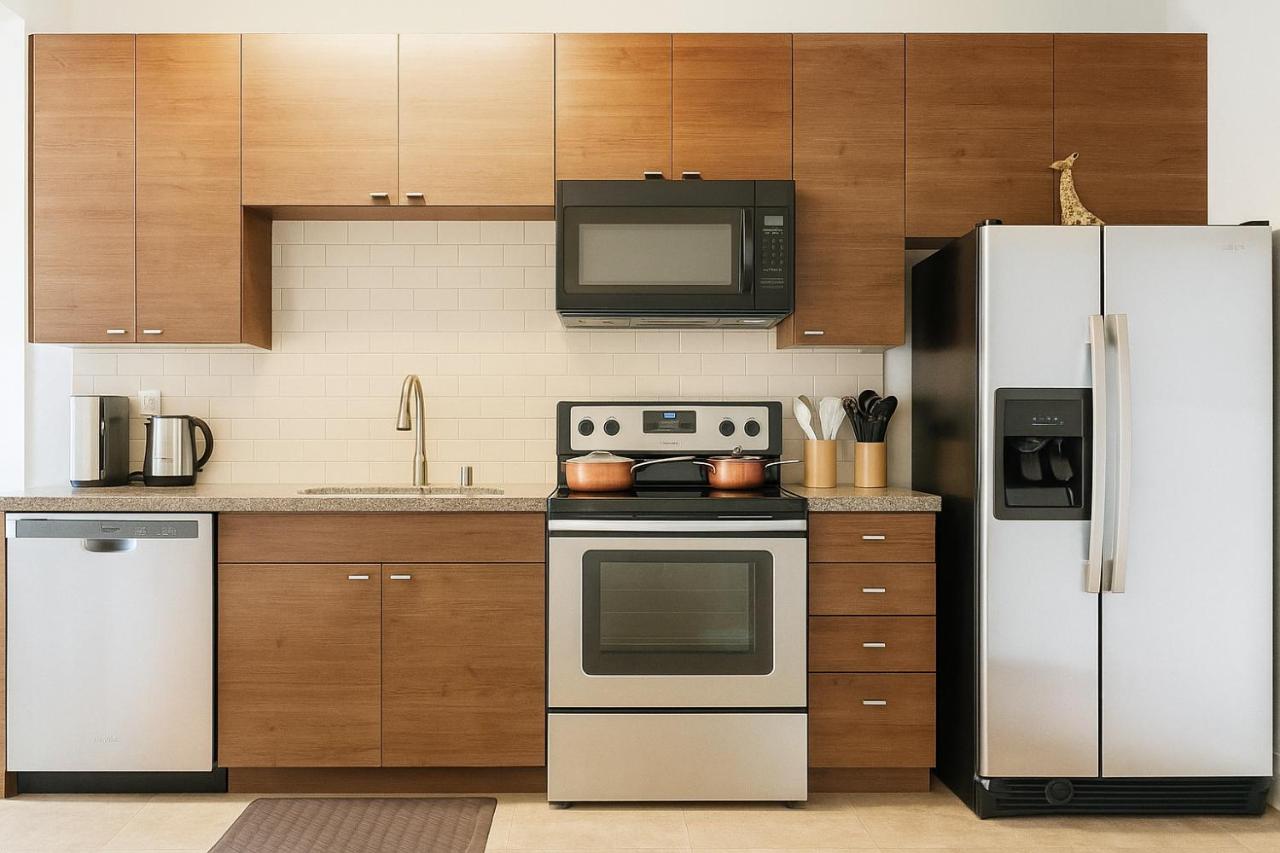 Luxury Coastal 1 & 2 Bedroom Retreat Near Venice with Pool & Cinema Room - 5