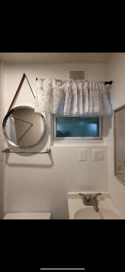 Tiny house WiFi and parking - 3