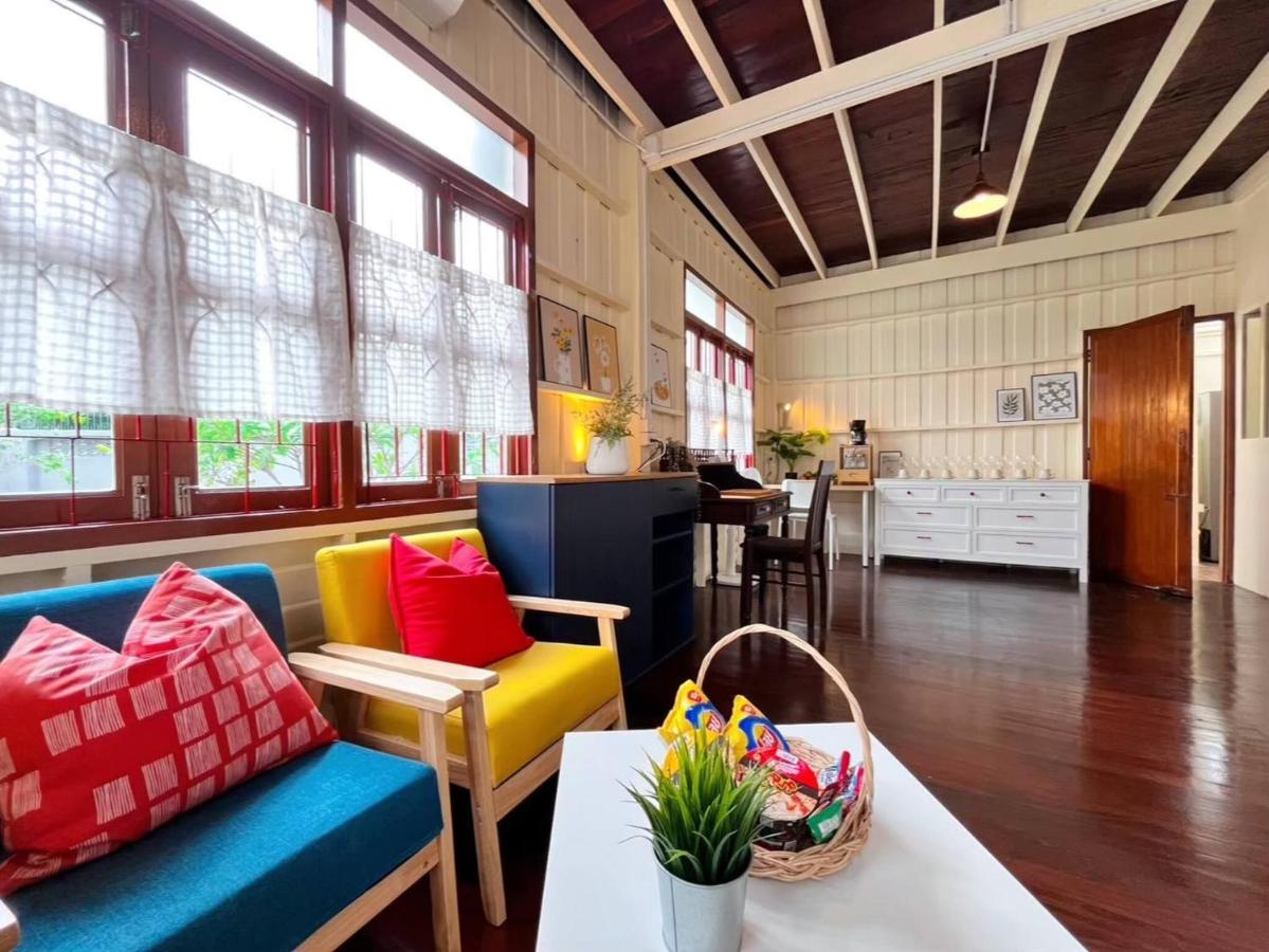 Rare Find 80 yrs Heritage Peaceful House in BKK - 4