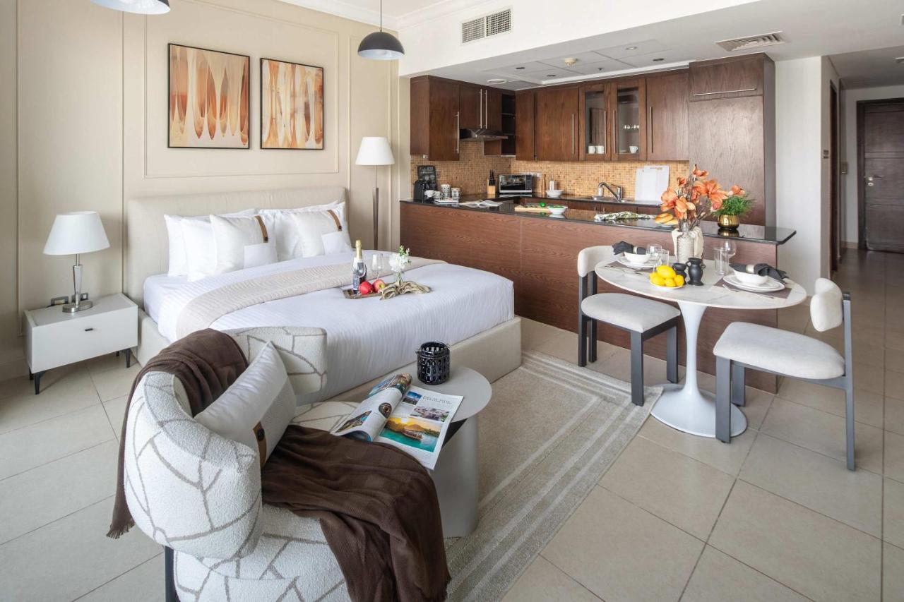 Frank Porter - Boulevard Walk Downtown - 2