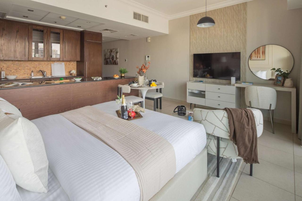 Frank Porter - Boulevard Walk Downtown - 5