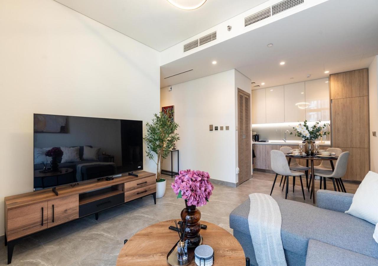 Bespoke Holiday Homes - Elegant 2BR Waterfront Stay with Canal View