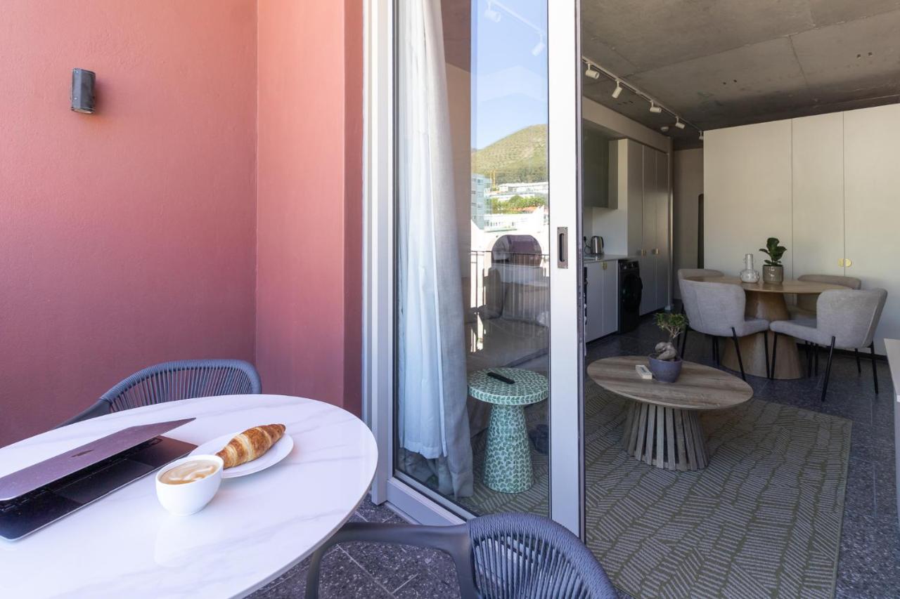 Modern Sea Point Studio with Amazing Views - 4