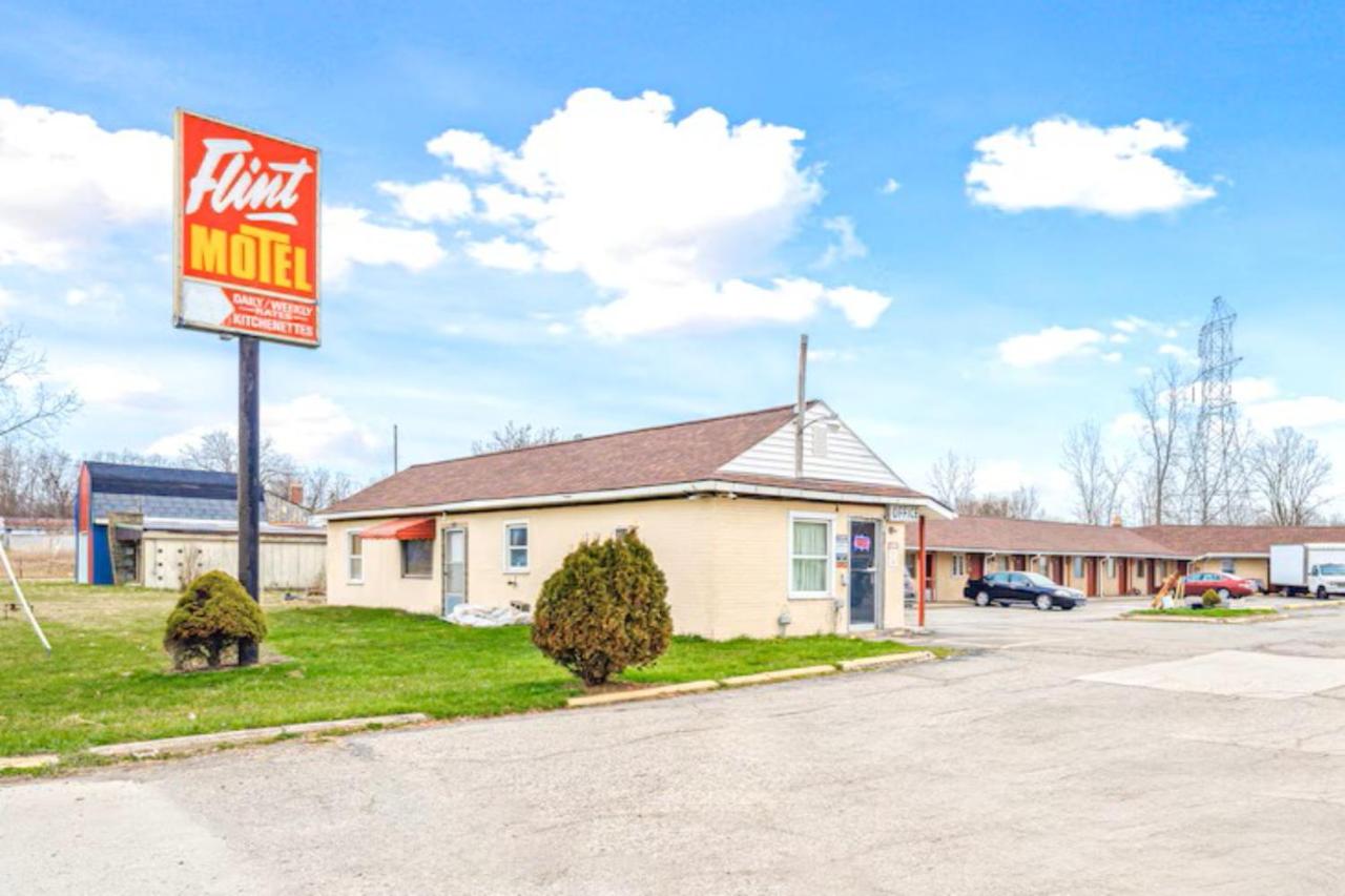 Motel — photo 1