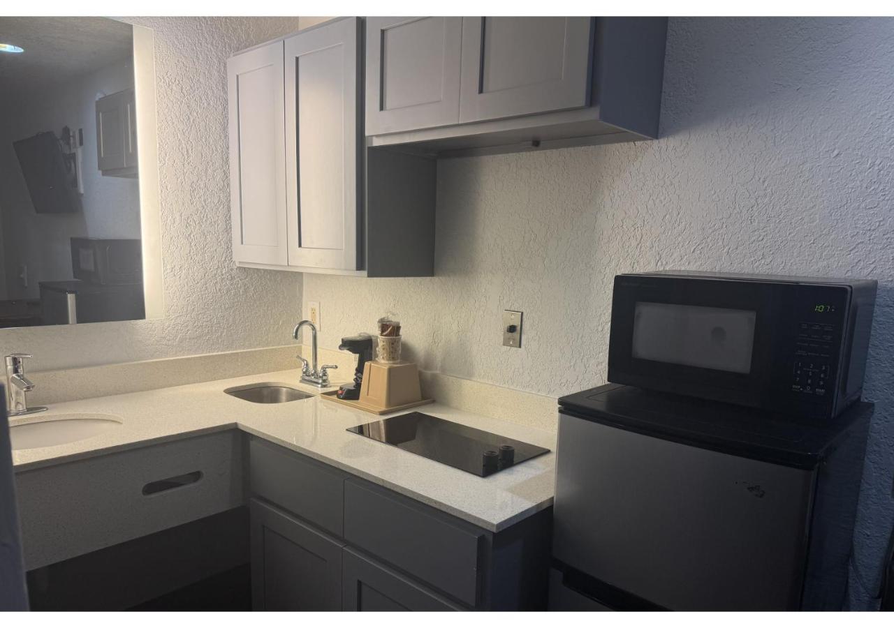 Economy Lodge Texas City Refinery — photo 16