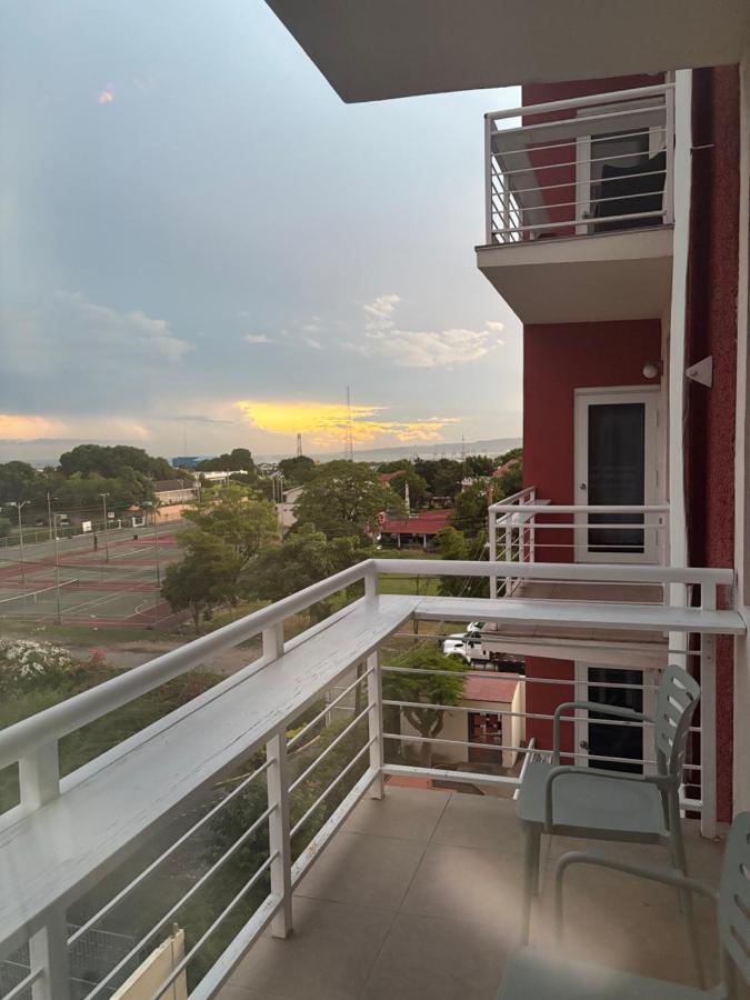 Coxy little spot in kingston - 4