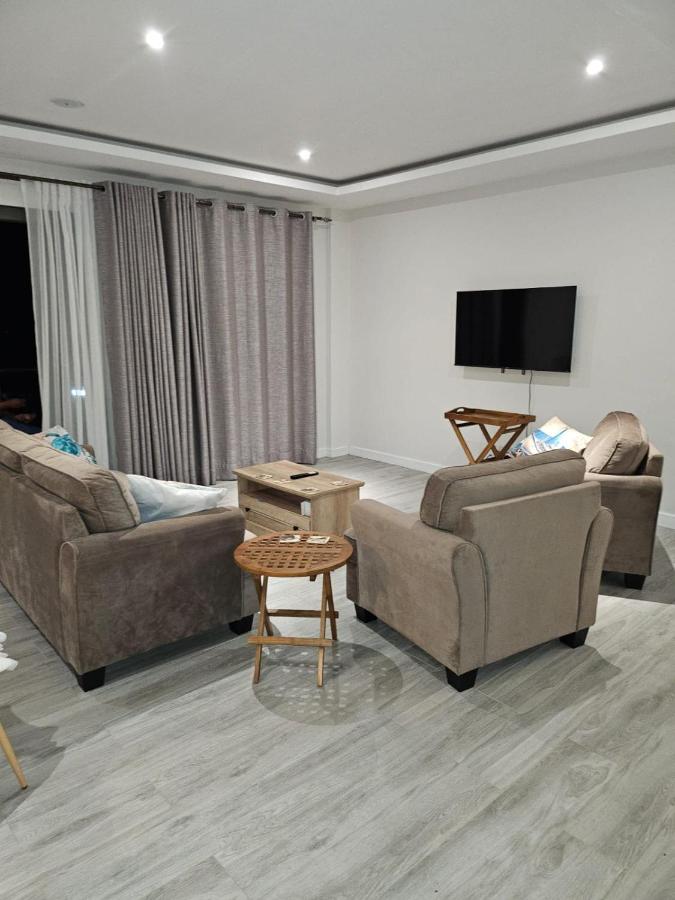 3 bedroom apartment - walk to the beach - 5