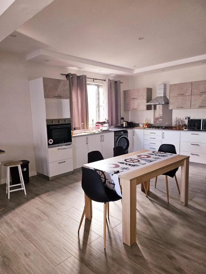 3 bedroom apartment - walk to the beach - 4