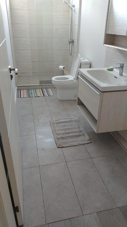 3 bedroom apartment - walk to the beach - 3