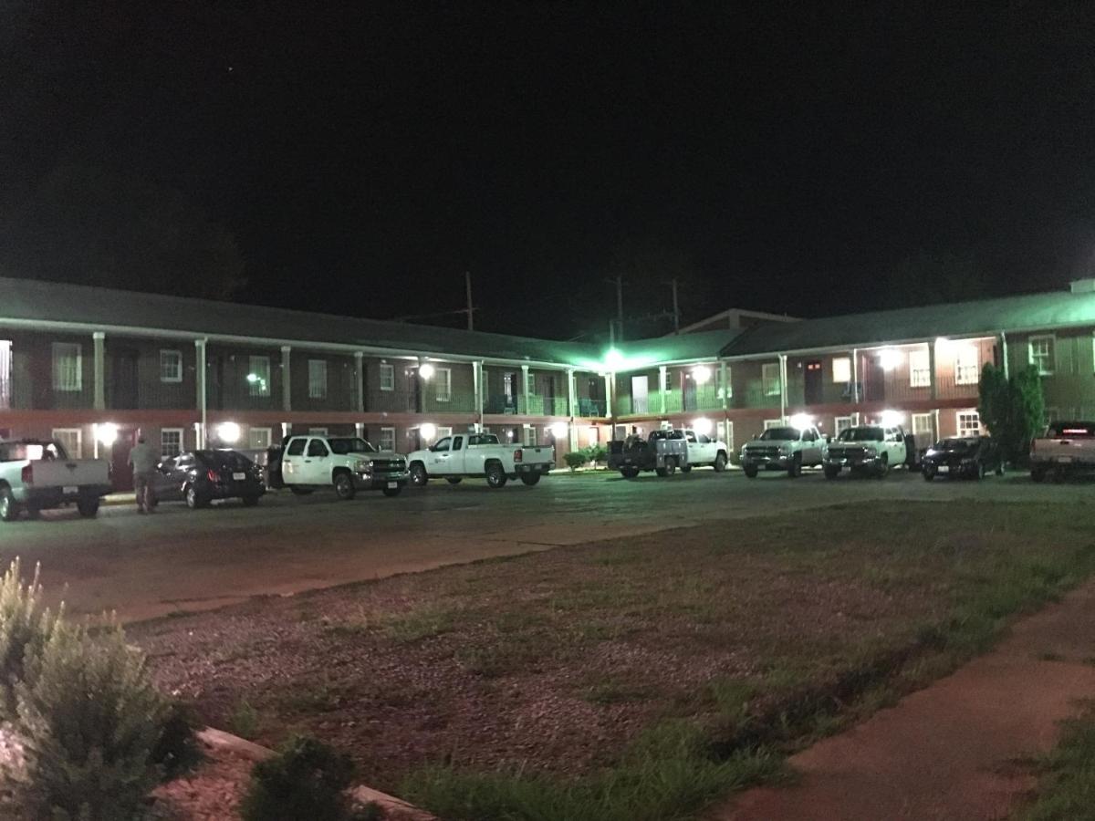 Budget Inn — photo 7