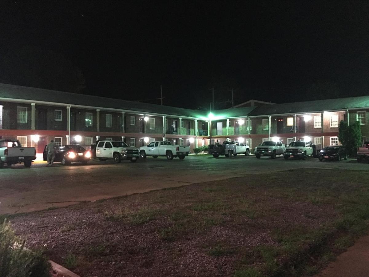 Budget Inn — photo 18