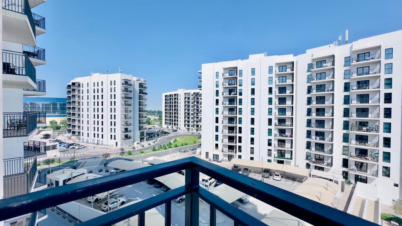 Modern Studio in Waters Edge Pool & Canal Views - 5