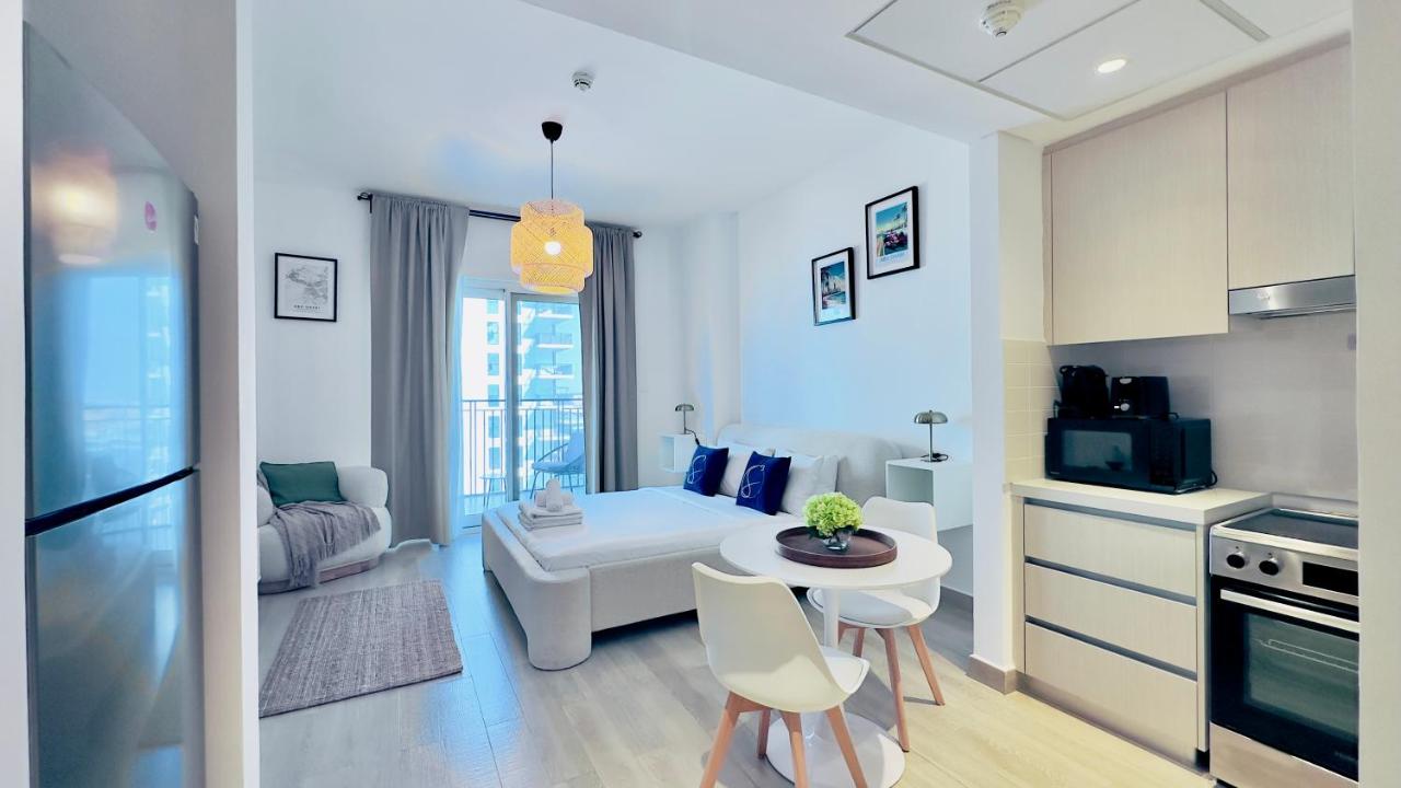 Modern Studio in Waters Edge Pool & Canal Views - 3