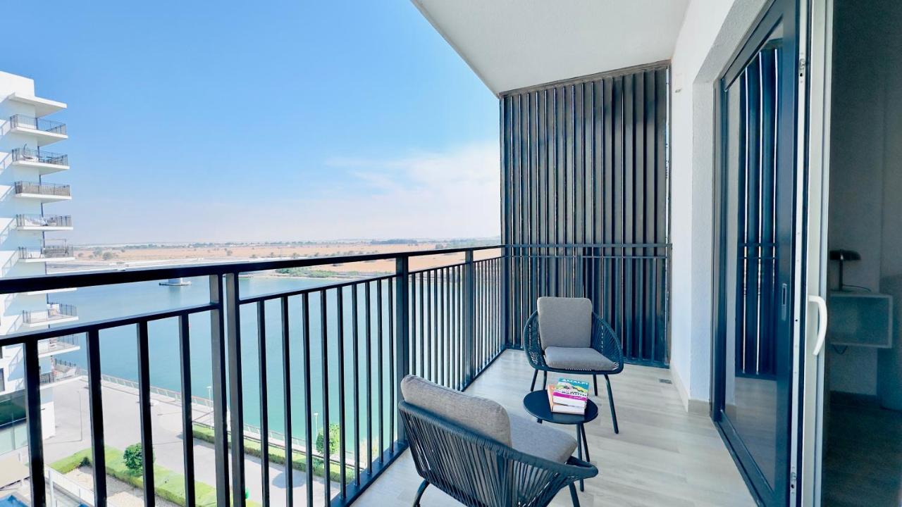 Modern Studio in Waters Edge Pool & Canal Views - 2