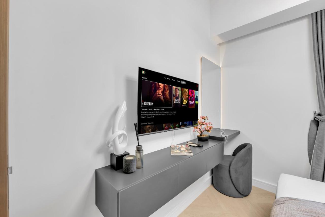 Direct Burj & Fountain Views - Designer 4BR Haven! - 5