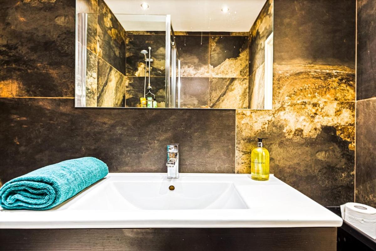 Large,High Ceilings,2 Bathroom,Elevator - 3