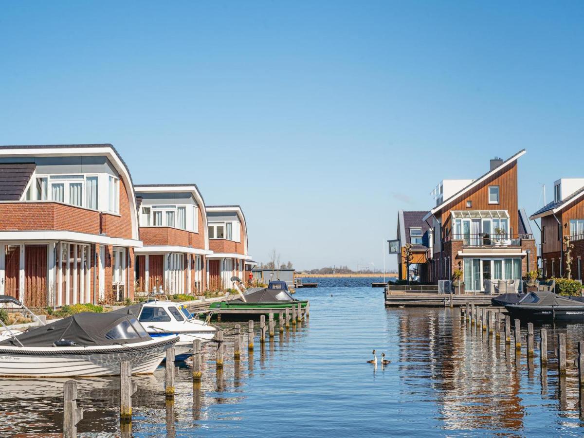 Modern Waterfront Retreat - 4