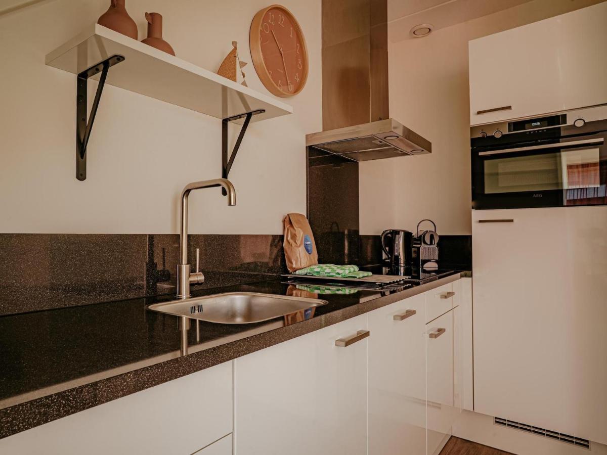 Modern Waterfront Retreat - 5