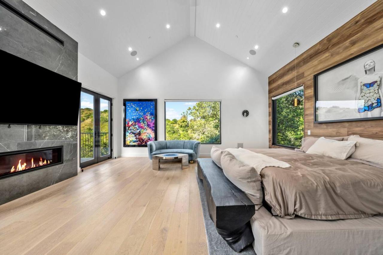 Ultra High-End Villa with Pool, Spa and Private Courts - 2