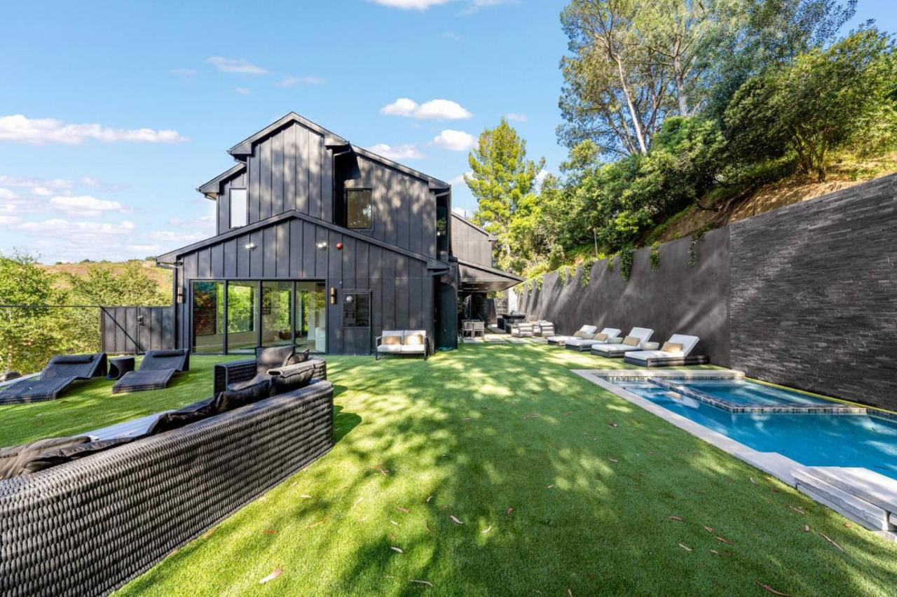 Ultra High-End Villa with Pool, Spa and Private Courts - 4