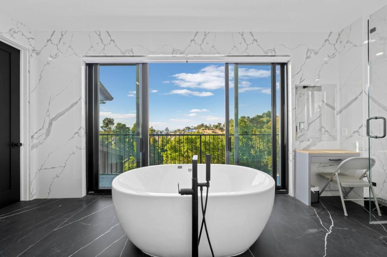 Ultra High-End Villa with Pool, Spa and Private Courts - 3