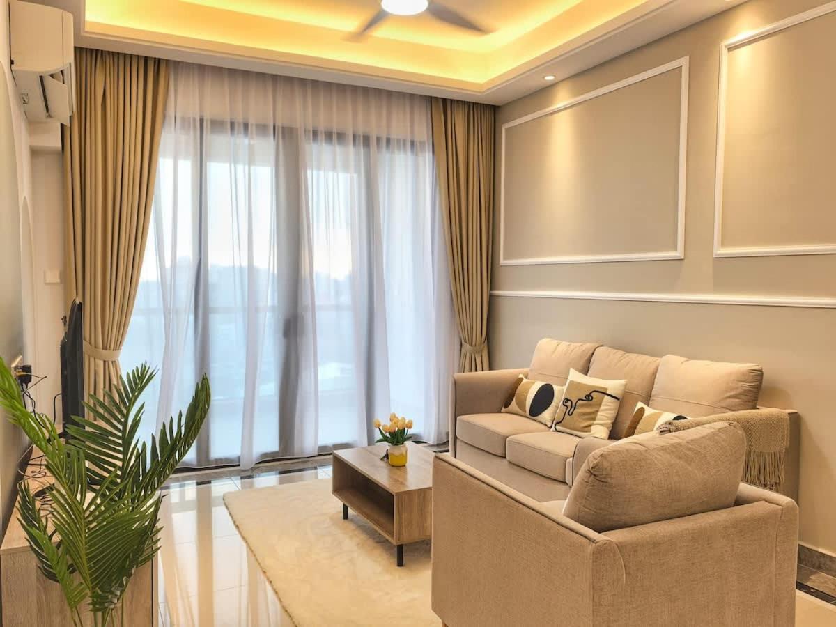 R&F Princess Cove 2BR Sea View JB CIQ Spacious - 3