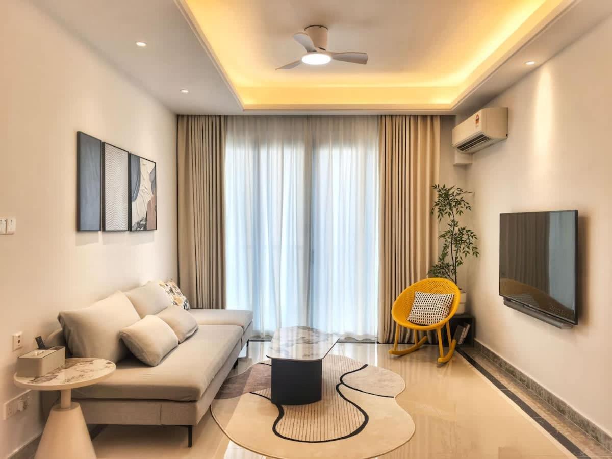 R&F Princess Cove 2BR Sea View JB-SG CIQ Modern - 3