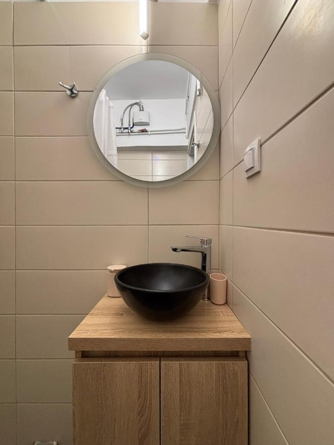 TINY STUDIOS Under the Akropolis -2- - 3