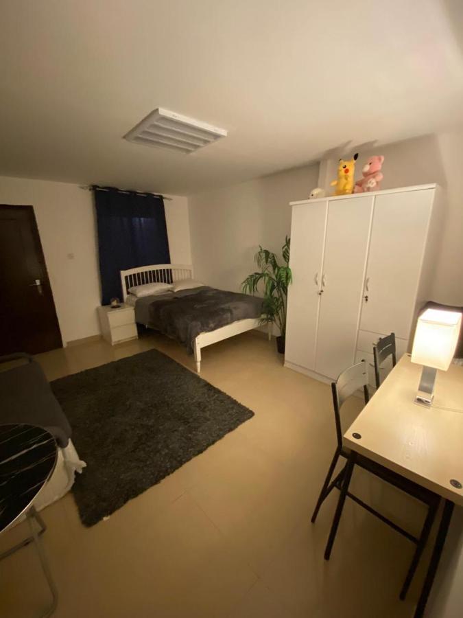 Simple studio in Abu Dhabi - 2