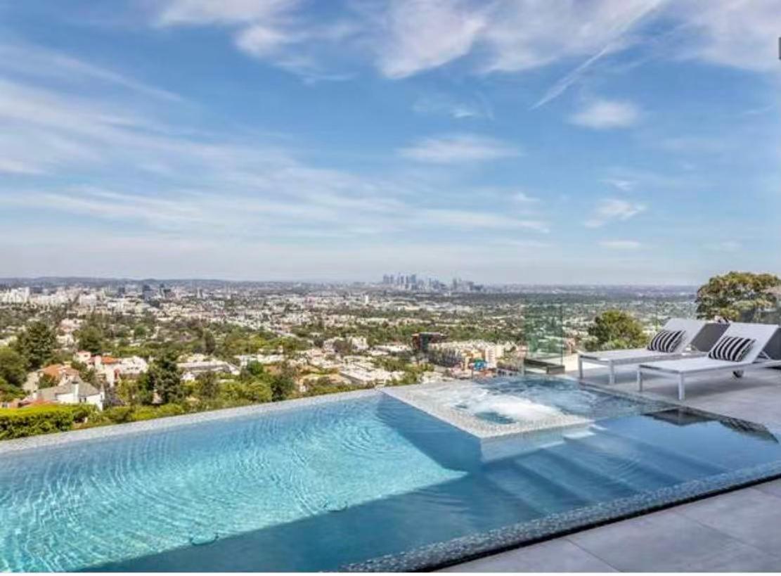 Hollywood Hills Glass Cabin-Skyline view -Floor to Ceiling Windows