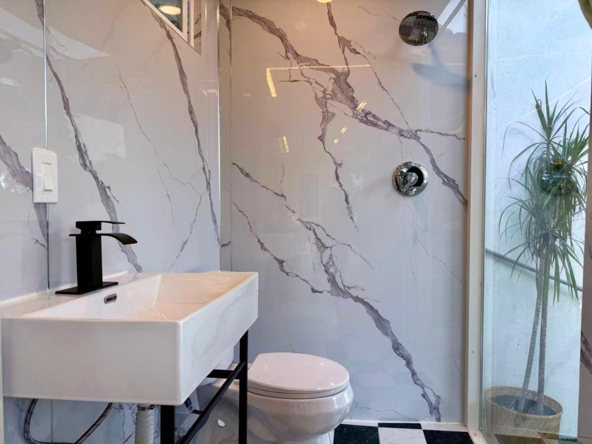 Hollywood Hills Glass Cabin-Skyline view -Floor to Ceiling Windows - 3