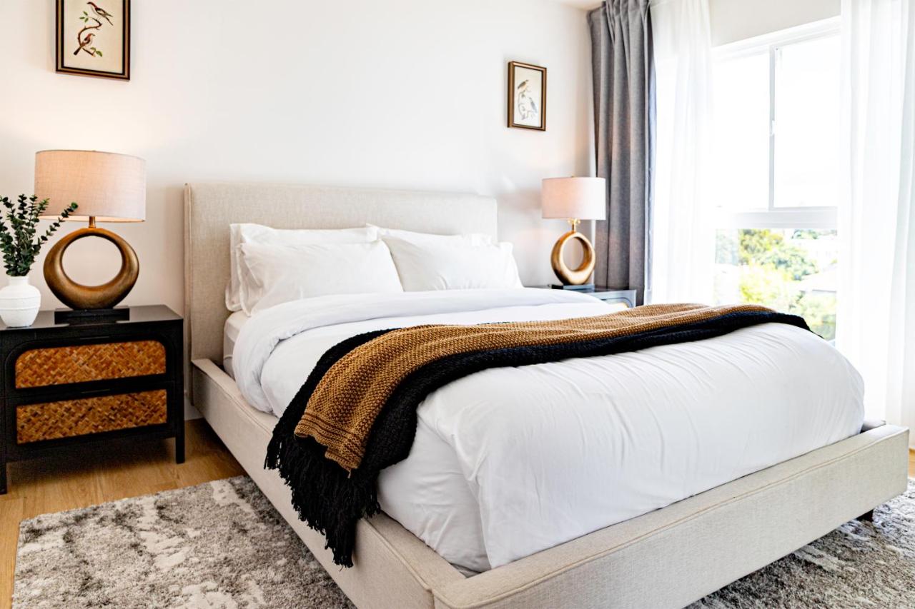 Grand 4-Bedroom - Brand New - Free parking and Patio - 3