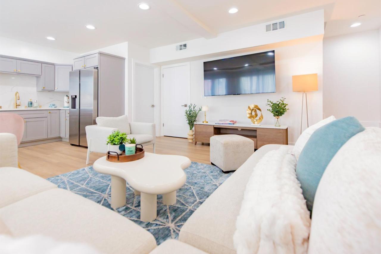 Grand 4-Bedroom - Brand New - Free parking and Patio - 4