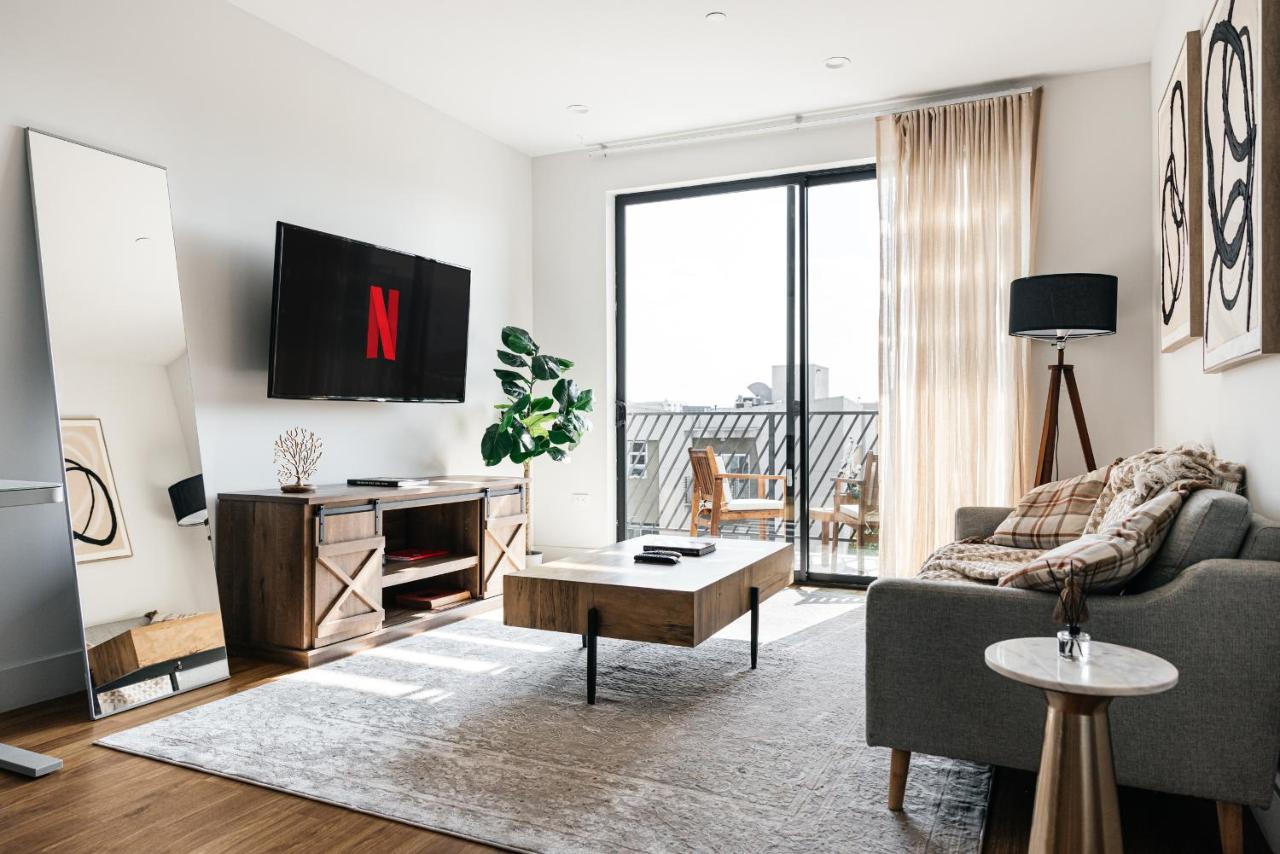 High End Hotel Style 2B apartment with two balconies