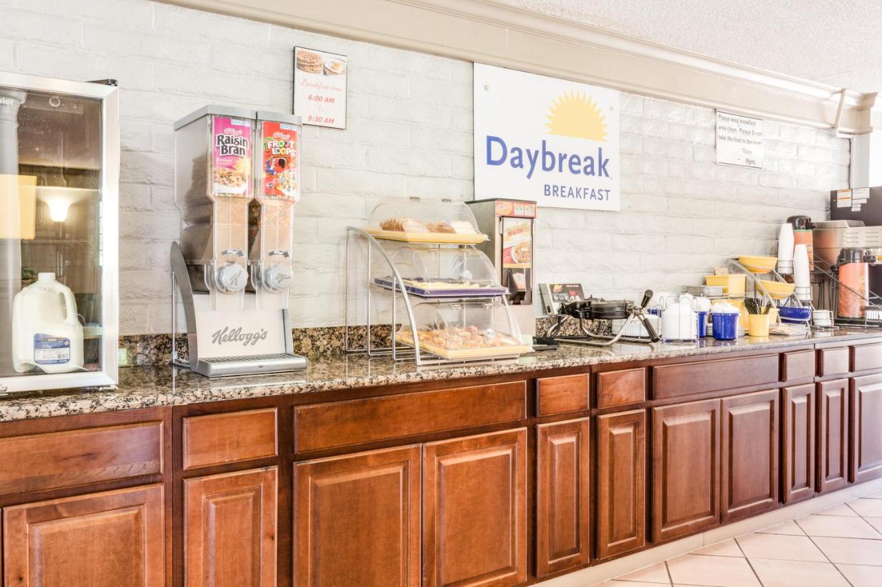 Days Inn by Wyndham Birmingham/West photo